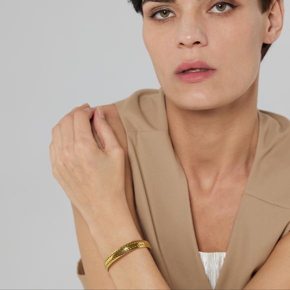 Elegant Woman Bracelet - Picture 8 of 8